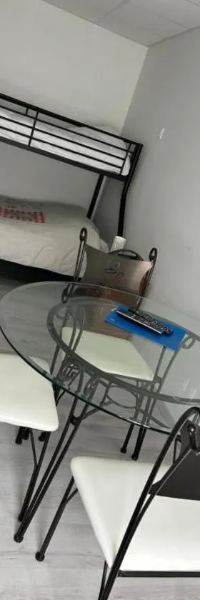 Studio 1 pièce，位于比桑的酒店