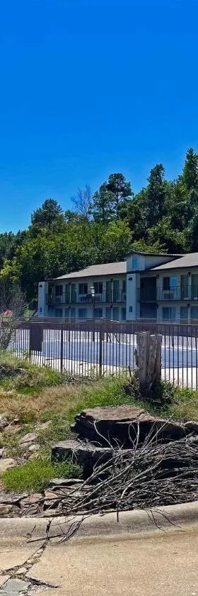 Quality Inn Clinton North，位于Clinton的酒店