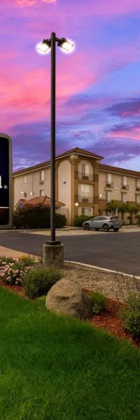 Best Western Salinas Valley Inn & Suites，位于萨利纳斯的酒店