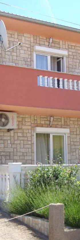 Apartment & Apartment Studio Deželjin，位于塞尼的酒店