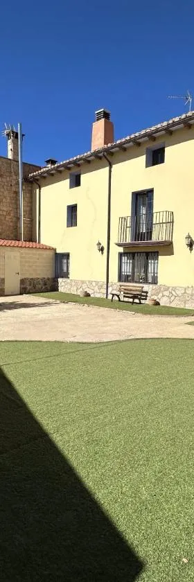 Casa Rural La Quinta Del Poeta，位于Almenar de Soria的酒店