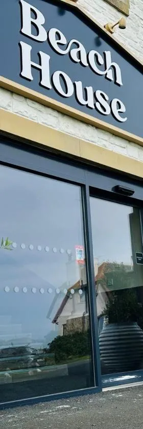 Beach House Hotel，位于锡豪西斯的酒店
