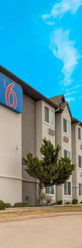 沃思堡6号汽车旅馆 - 伯利森，位于沃思堡的酒店