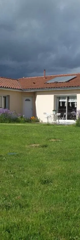 maison plein pied sur grand terrain VIELLE，位于Ytrac的酒店