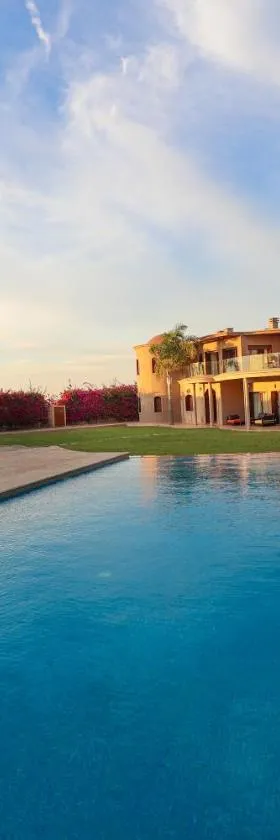 Villa Tizra - guest house，位于Aïn el Ksob的酒店