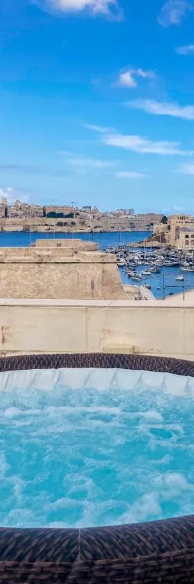 Valletta and Grand Harbour Lookout，位于Kalkara的酒店