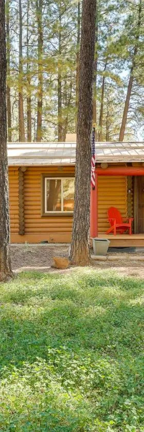 11 Mi to Rainbow Lake Family Home with Large Yard，位于Indian Pine的酒店