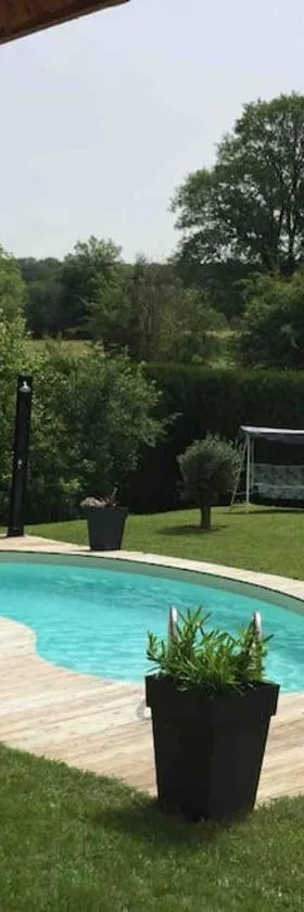 Esterel Espace privé dans propriété avec accès piscine，位于La Malachère的酒店