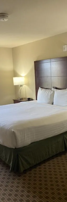 Cobblestone Hotel & Suites - Broken Bow，位于Broken Bow的酒店