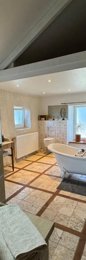 LE DOMAINE DE COAT ROGAN, La chambre du Tregor，位于Ploëzal的酒店