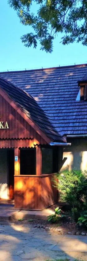 Hostel Domek Ogrodnika przy Muzeum w Przeworsku Zespole Pałacowo - Parkowym，位于普热沃斯克的酒店