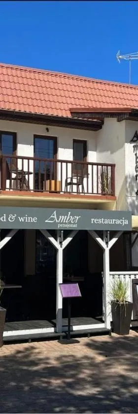 琥珀膳食旅馆，位于波别罗沃的酒店