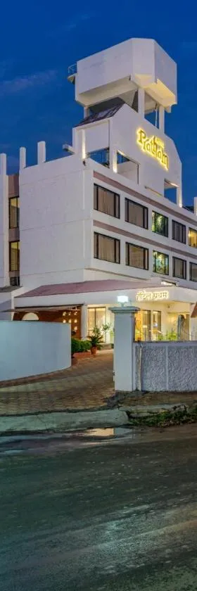 Hotel Pratham，位于索拉普的酒店