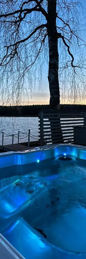 Luxurious Villa Kinos with Jacuzzi，位于罗瓦涅米的酒店
