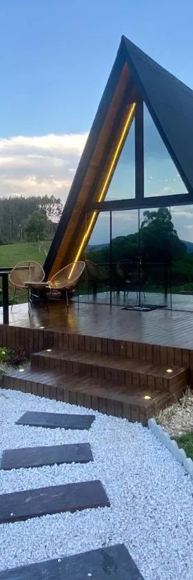 Chalé Miraflores em São Martinho com vista para as montanhas，位于São Martinho的酒店