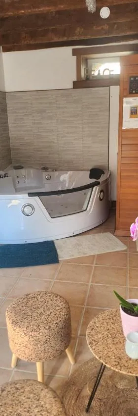 Gîte l'étable détente SALLE SPA EN SUPPLEMENT，位于Vautorte的酒店