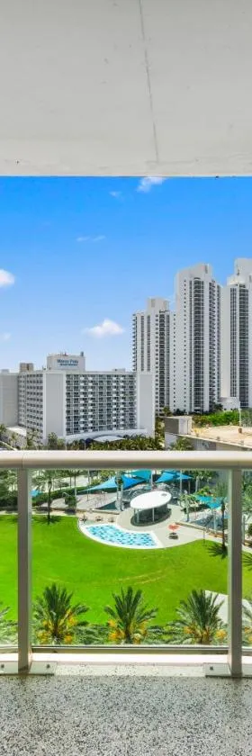 MIAMI Beach Collins Ave Apartments Free Parking，位于阳光岛滩的酒店