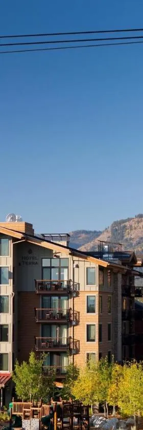 特拉杰克逊霍尔贵族山庄酒店，位于提顿村的酒店