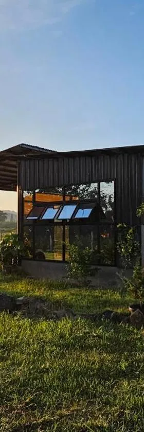 Jorge's Black Cabin，位于Manolo Fortich的酒店