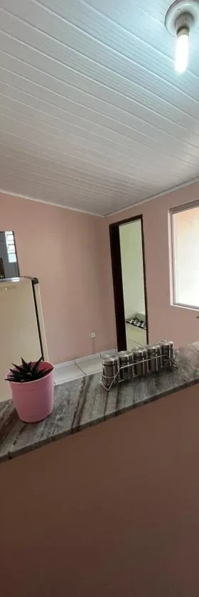 Kitnet ao lado do centro，位于伊塔比拉的酒店