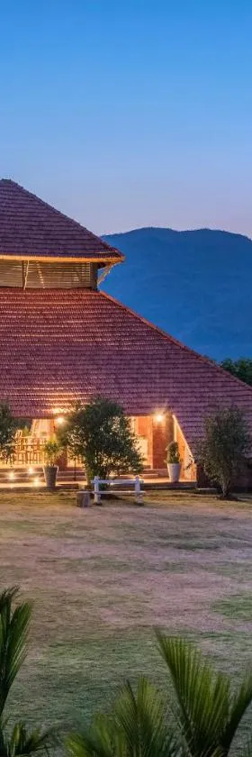 SaffronStays SATORI, Ultra Luxe Villas And Cottages On 8 Acres Estate, By The Mulshi Lake，位于Mulshi的酒店