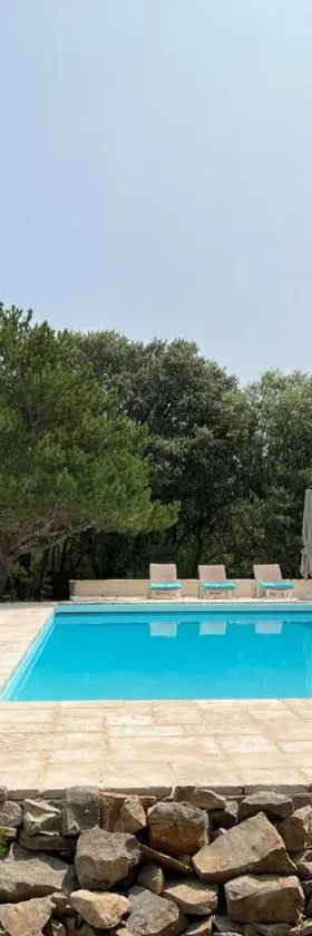 Luxurious family house with pool in Ardèche.，位于莱旺的酒店