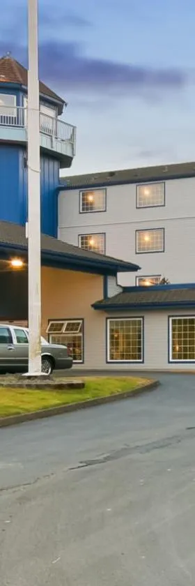 Lighthouse Suites Inn，位于洋滨市的酒店