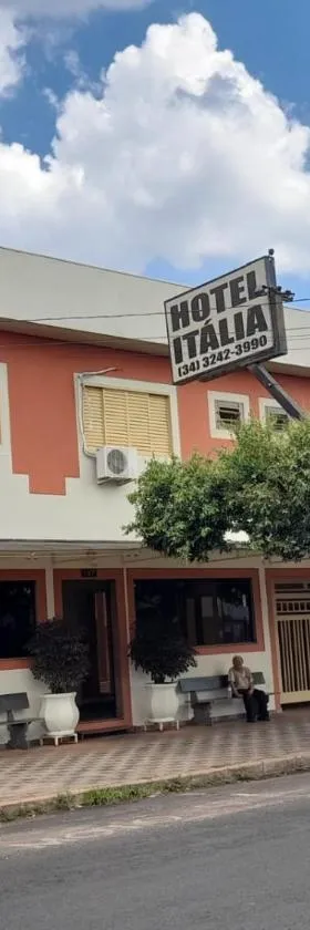 Hotel Itália，位于阿拉瓜里的酒店
