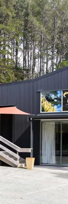 Tui Lodge Oakura，位于Whangaruru South的酒店