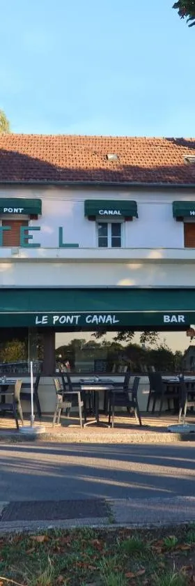Auberge du pont canal，位于布里阿尔的酒店