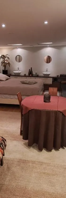 BeautyD Familie- of gezinskamer JUNIOR-SUITE centrum Gullegem，位于韦弗尔海姆的酒店