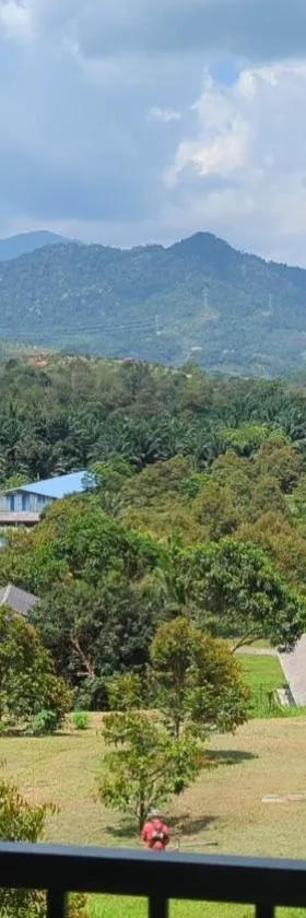 Villa with Titiwangsa Hill View，位于Kerling的酒店