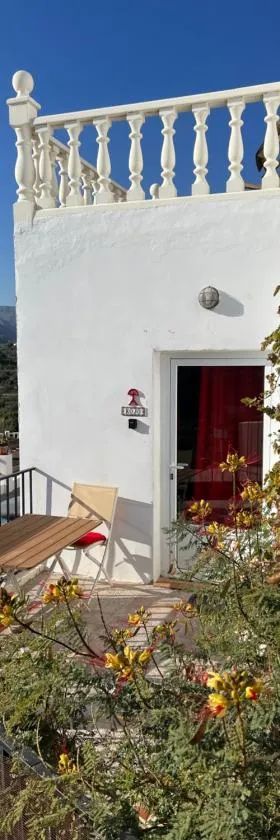 Rambla Retreats Apartment Rojo with shared pool & hot tub Stunning views in Oria，位于Oria的酒店