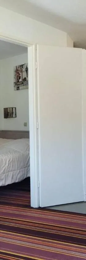 TILIA - Quartier Falaise - 2 pièces，位于阿沃里亚兹的酒店