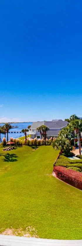 Pirates' Bay Marina II，位于沃尔顿堡滩的酒店