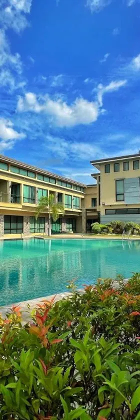 PAN HOTEL AND RESORT，位于Abucay的酒店