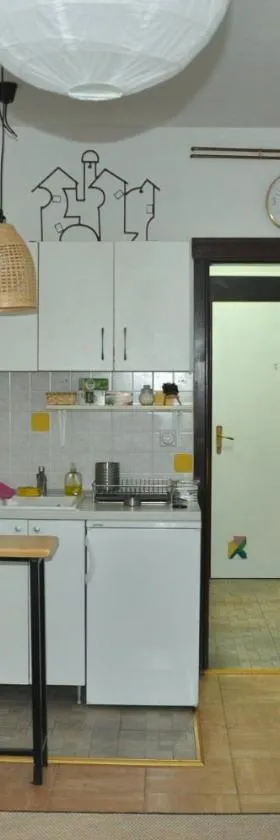 Studio5, sa parkingom, centar Obrenovca，位于Obrenovac的酒店