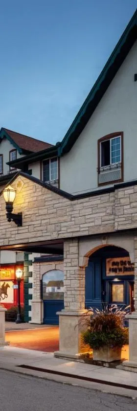 Irish Cottage Inn & Suites，位于加利纳的酒店