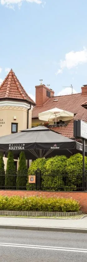 Hotel Krzyski，位于塔尔努夫的酒店
