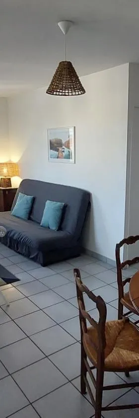 Bel appartement au calme，位于圣热讷维耶夫代布瓦的酒店