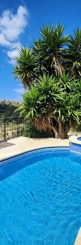 Sunny Gozo Getaway Pool & Easy Check-In，位于Għajn il-Kbira的酒店