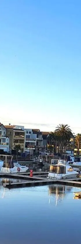 Marina Magic Getaways - Your Waterfront Retreat，位于Patterson Lakes的酒店