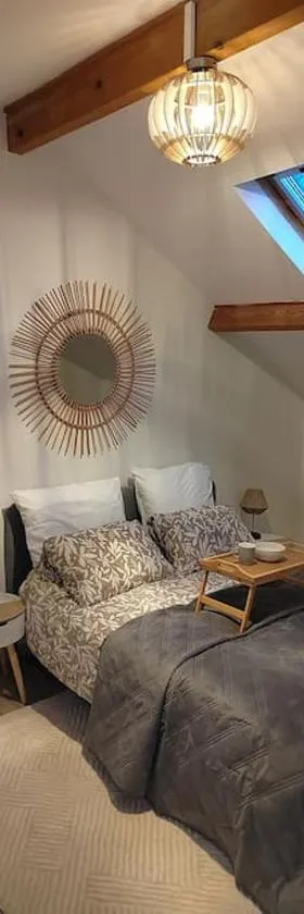 La RIVIERA maison avec rivière et jardin 35Mins de PARIS RER C à 600m pour Tour Eiffel ORLY airport 25km Restaurants et supermarchés proches，位于Bruyères-le-Châtel的酒店