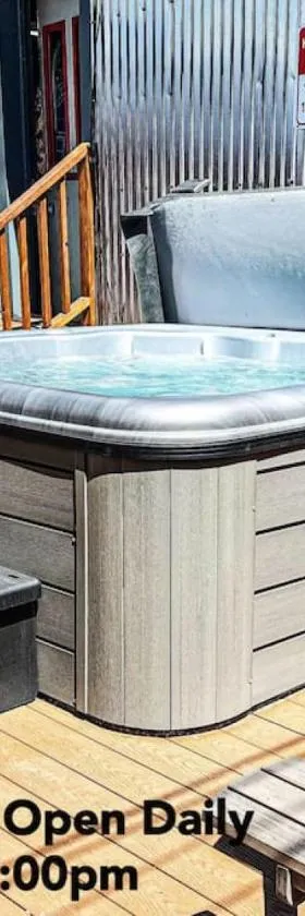 Dog Friendly Private Cabin w Hot Tub Leadville-A，位于莱德维尔的酒店