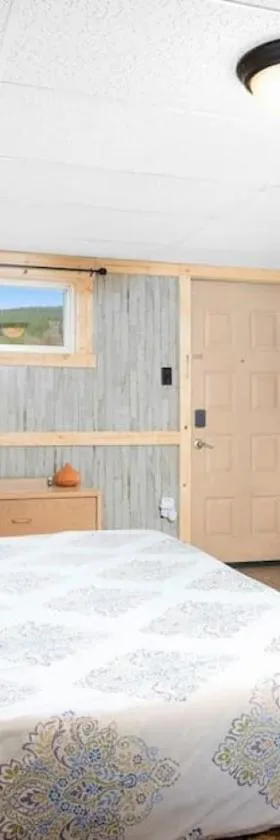 2 Dog Friendly Private Cozy Room in Leadville，位于莱德维尔的酒店