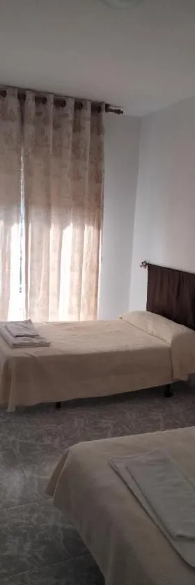 Hostal Restaurante El Labrador，位于塔拉韦拉·德·拉·雷纳的酒店