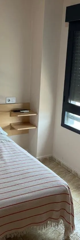 Hostal Restaurant El Poligono，位于瓦伦西亚的酒店