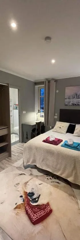 la Montagnette l oursson CHAMBRE maison en travaux de 10h a 17h，位于穆捷的酒店