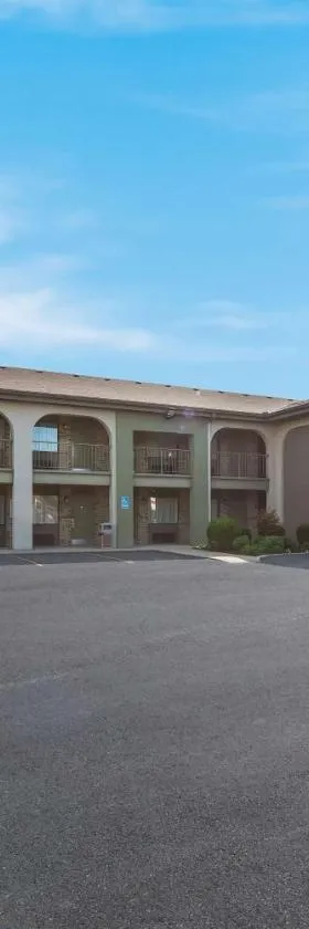 贝斯特韦斯特行政酒店，位于格罗夫城的酒店