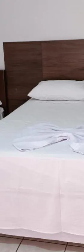 Hotel Turazzi，位于卡塞雷斯的酒店